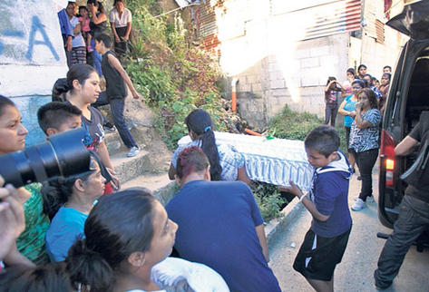 Los cuatro niños muertos por envenenamiento hace ocho días consumieron sopas contaminadas con raticida.