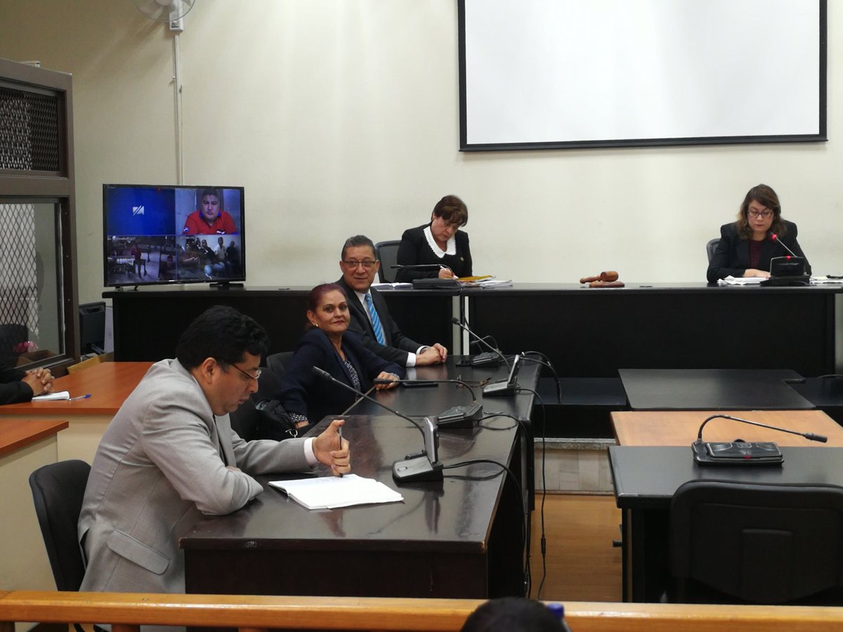 El Tribunal de Mayor Riesgo B, integrado por juezas Irma Jeanneth Valdés, María Eugenia Castellanos y Elia Perdomo condenaron a Eduardo Francisco Villatoro Cano a 372 años de prisión. (Foto Prensa Libre: Kenneth Monzón)