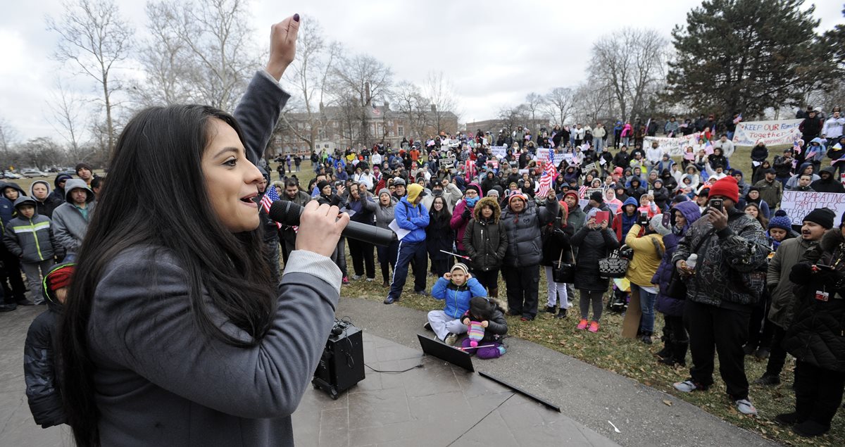 Adriana Alvarez da un discurso a los inmigrantes durante "Un día sin inmigrantes".(Foto Prensa Libre:AP).