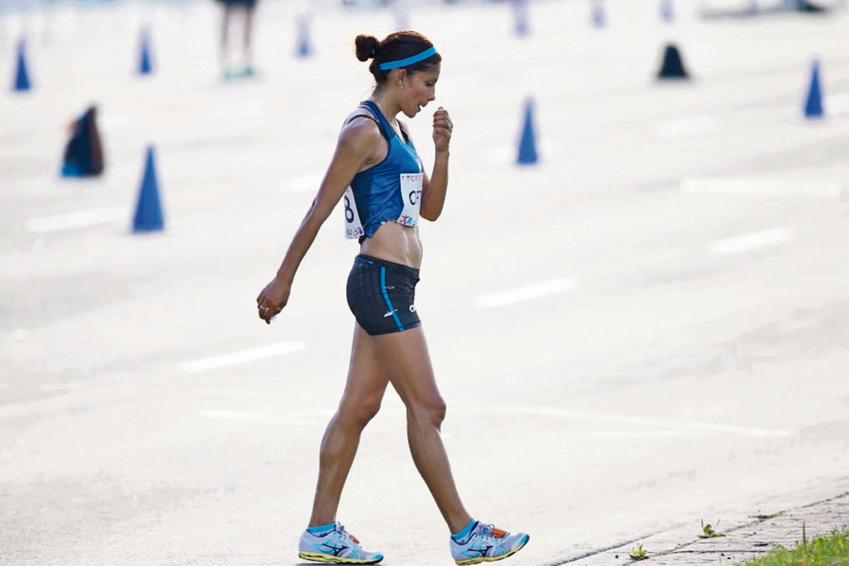 La abanderada Mirna Ortiz, no superó la plata lograda en Guadalajara 2011, al ser descalificada. (Foto Prensa Libre: Cortesía COG)