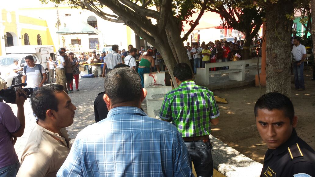 El ataque contra los periodistas ocurrió en el parque central de Mazatenango, frente a la Gobernación. (Foto Prensa Libre: Hemeroteca PL) 