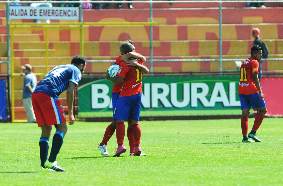 Municipal sumó su primera victoria 2-1 frente a Xelajú en el Clausura 2016. (Foto Prensa Libre: Edwin Fajardo)