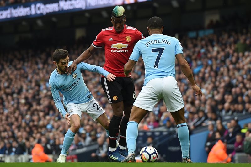 Paul Pogba fue la estrella en el derbi de Mánchester y fue clave para el triunfo del United. (Foto Prensa Libre: AFP)