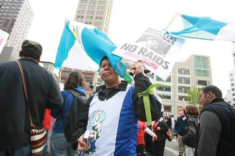 Migrantes guatemaltecos participan en una protesta en EE. UU. Unos 3 millones de connacionales viven en ese país y ninguno recibe apoyo de Conamigua. (Foto Prensa Libre: Hemeroteca PL)