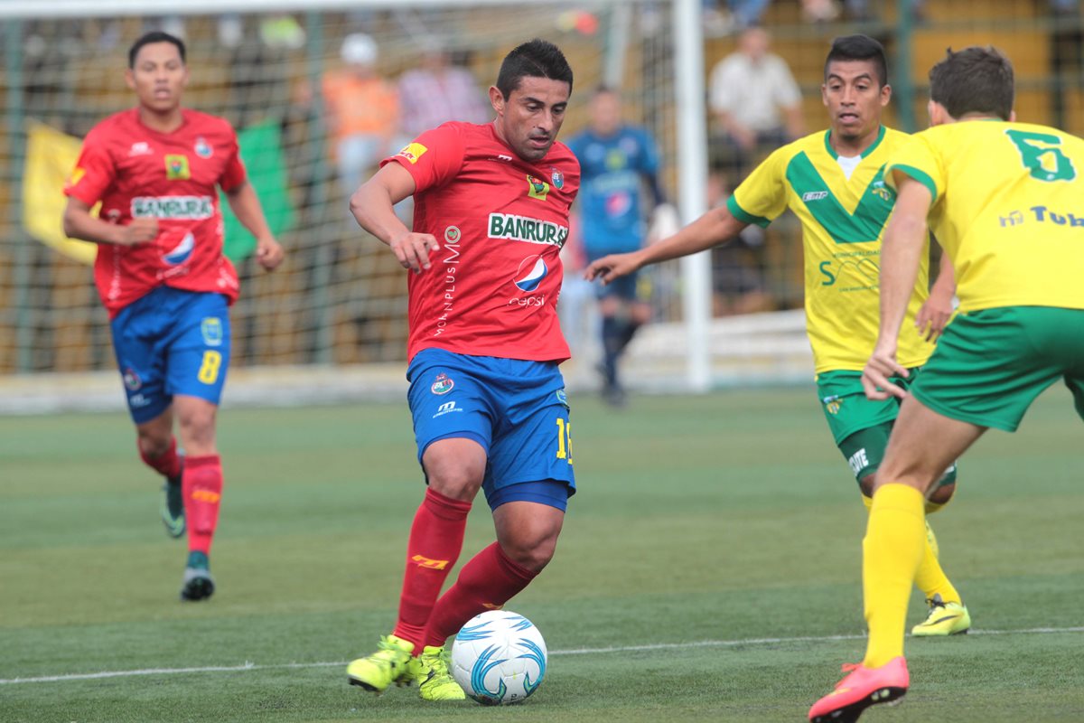 Municipal sigue en picada en el torneo, ahora cayó por goleada ante Petapa. (Foto Prensa Libre: Norvin Mendoza)