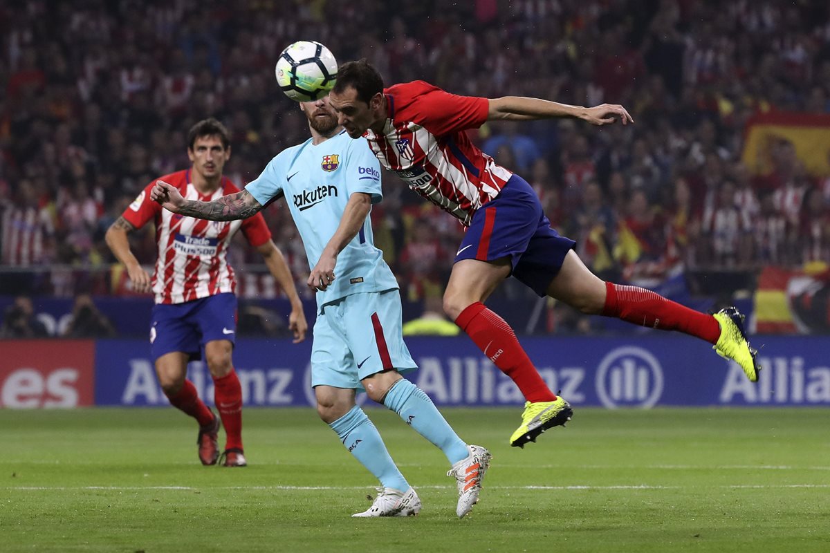 Fue un duelo vibrante el que se jugó este sábado en el Wanda Metropolitano. (Foto Prensa Libre: EFE)