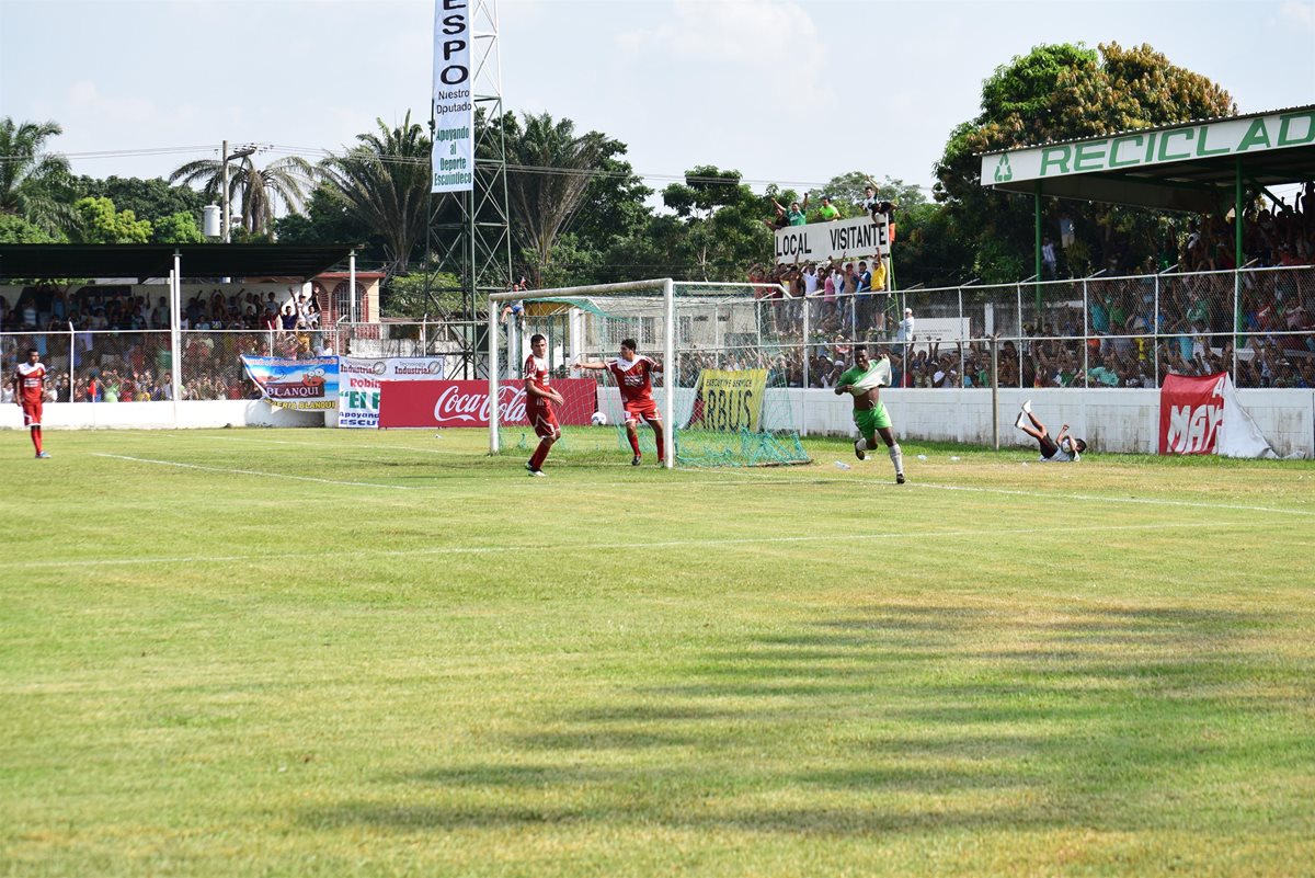 Escuintla-Heredia dio un golpe de autoridad en la Primera División. (Foto Prensa Libre: Enrique Paredes)