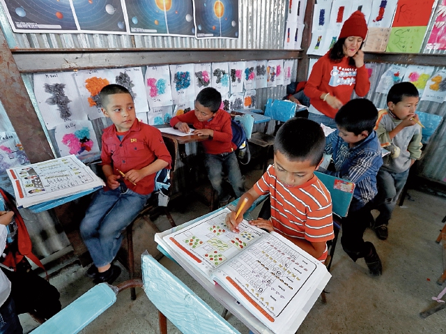 Según el Índice de capital humano, en Guatemala, un niño puede esperar completar 9.7 años de escuela antes de cumplir 18 años, lo que lo pondrá en desventaja cuando trabaje. (Foto Prensa Libre: Hemeroteca)