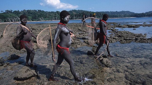 Son varias las comunidades en el archipiélago Andamán y Nicobar, en la Bahía de Bengala, que aún preservan su forma de vida. GETTY IMAGES