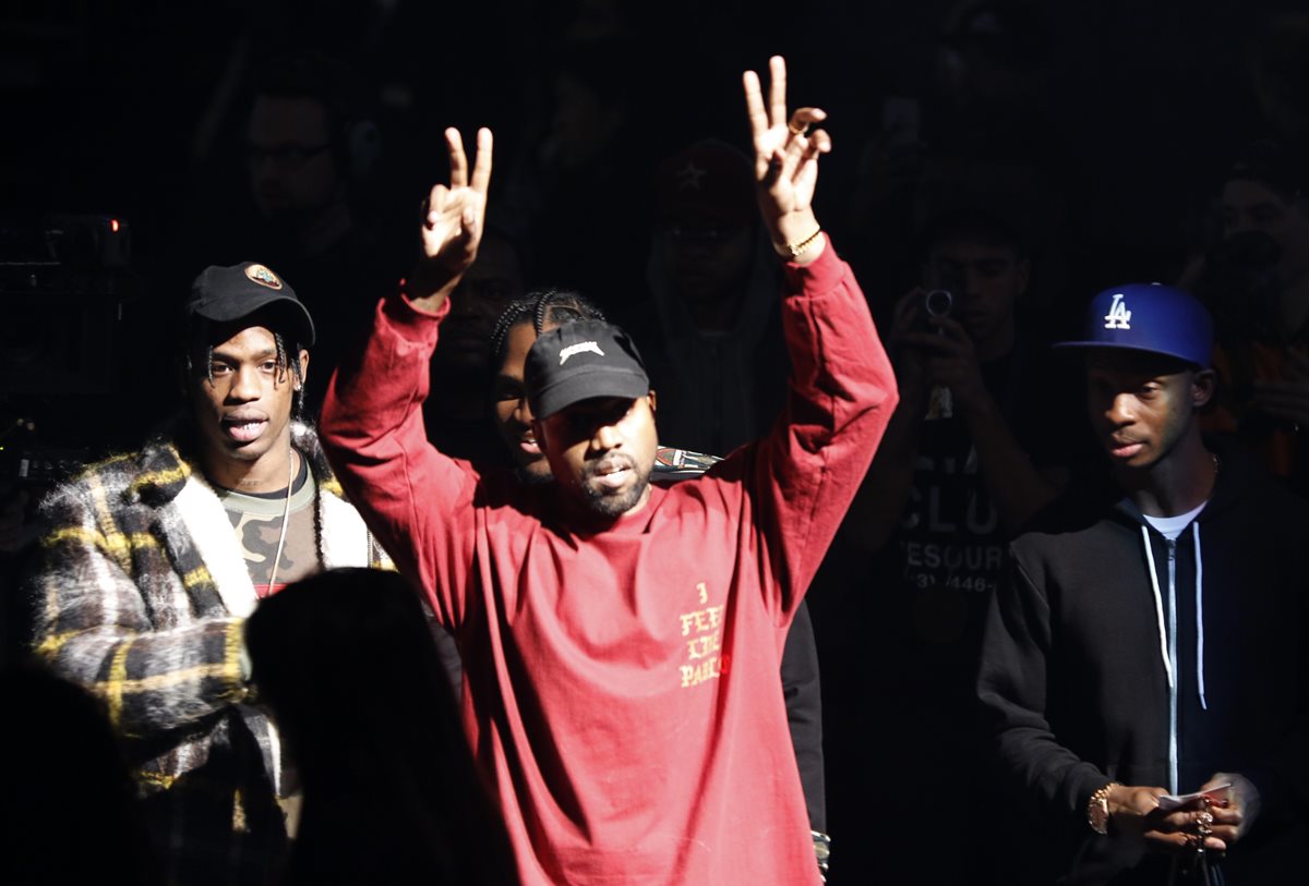El rapero Kanye West presentó su tercera colección Yeezy junto con la salida mundial de su nuevo álbum "La vida de Pablo". (Foto Prensa Libre, AP)