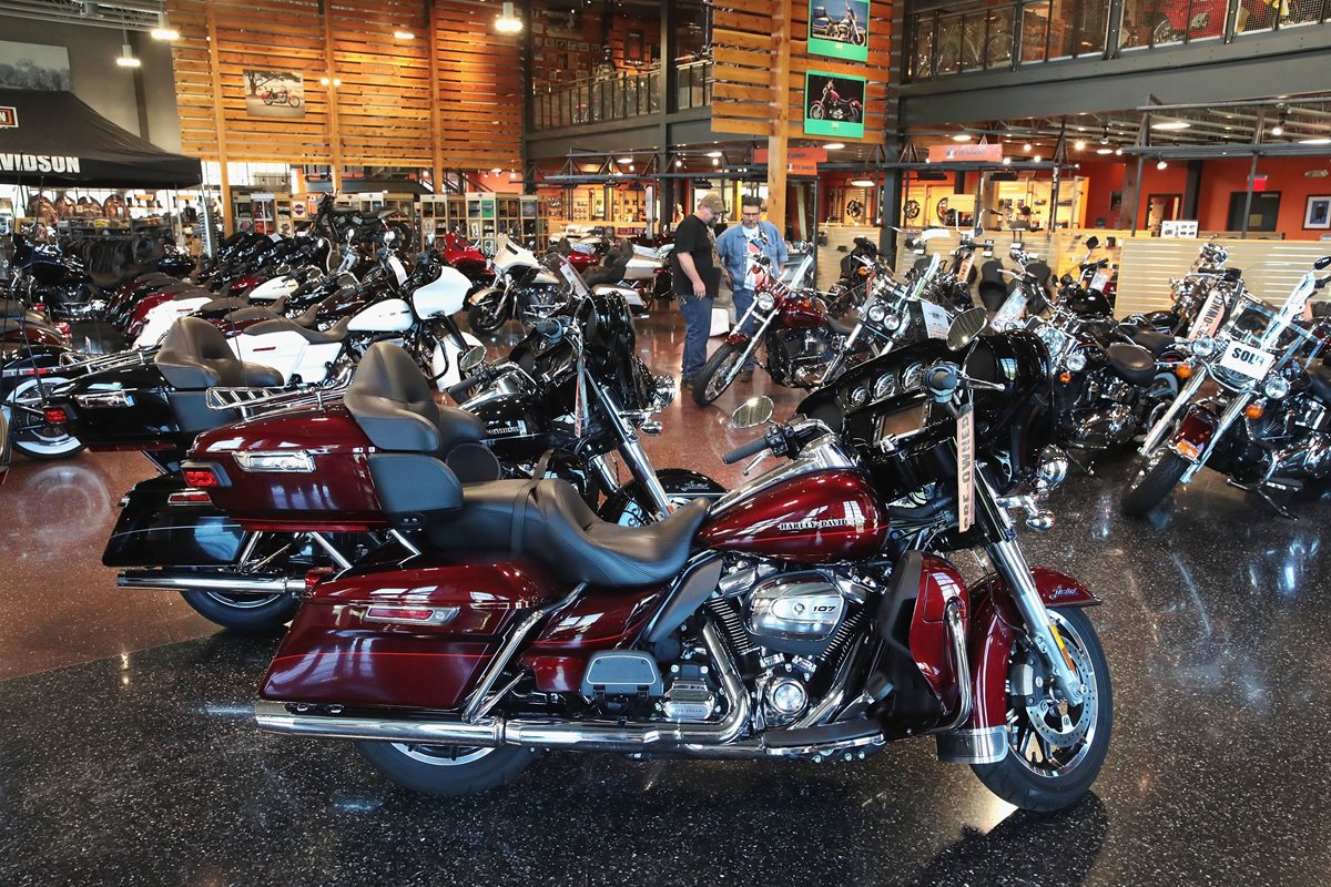 La célebre marca de motocicletas Harley-Davidson anunció que cambiaría la fabricación estadounidense de motocicletas icónicas en el extranjero para evitar los aranceles europeos de represalia impuestos por la Unión Europea. (Foto Prensa Libre: AFP)