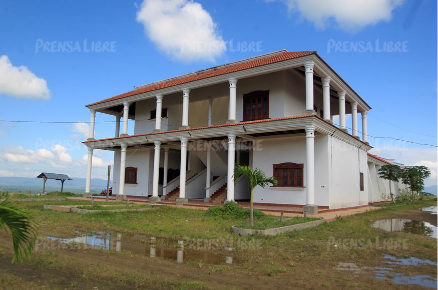 Vivienda embargada en la finca El Triunfo, Morales, Izabal. (Foto Prensa Libre: Hemeroteca PL).