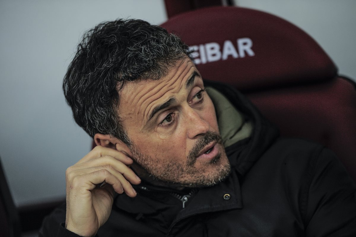 Luis Enrique durante el encuentro del Barcelona frente al Eibar. (Foto Prensa Libre: AP)