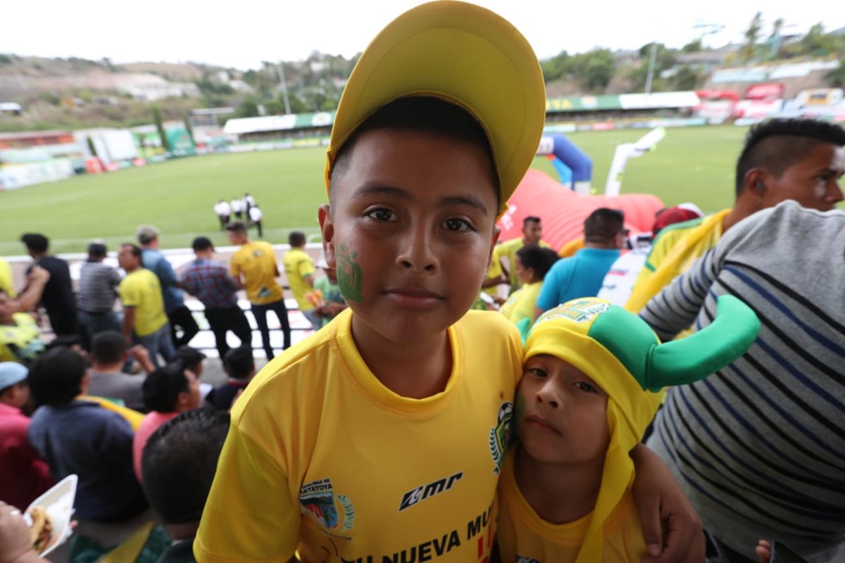 Ambiente de fiesta en el estadio David Cordón Hichos para la final de vuelta entre Guastatoya y Comunicaciones.