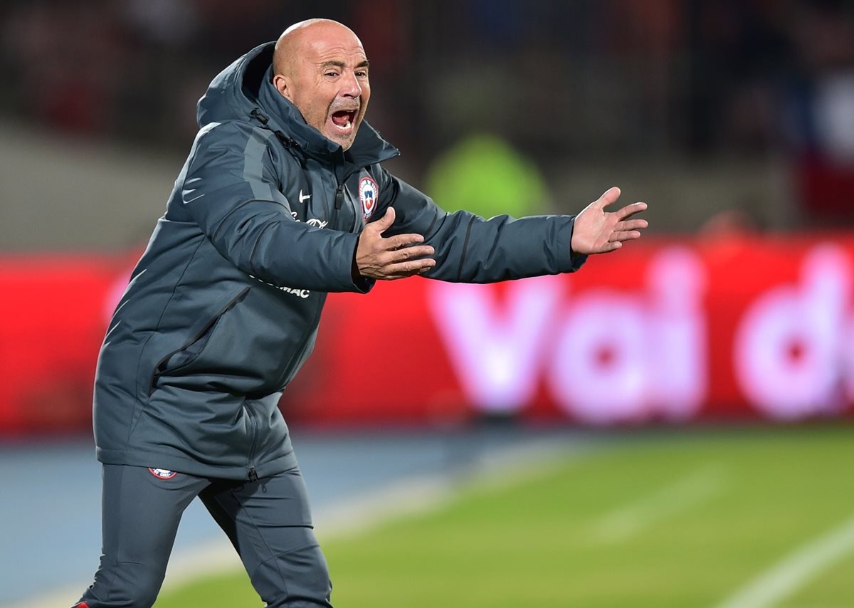 Jorge Sampaoli técnico de Chile, quiere guiar a la roja a otro Mundial. (Foto Prensa Libre; EFE)