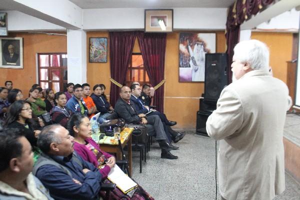 Miembros de la junta directiva de los 48 Cantones, durante  diplomado  en  Totonicapán.