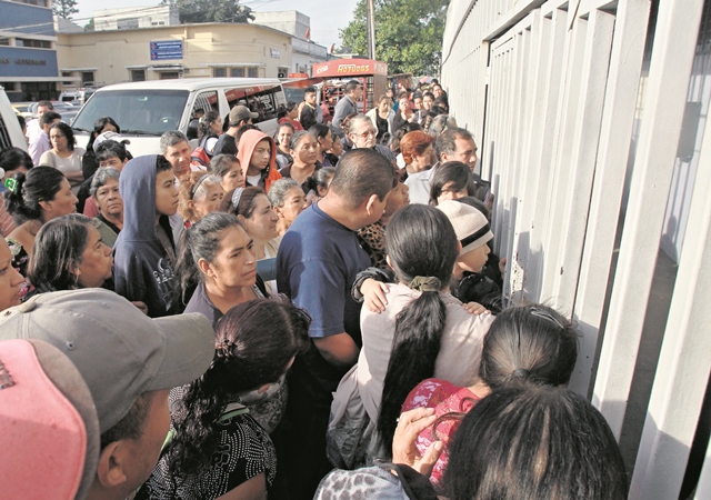 La mayoría de las denuncias presentadas en la PDH son por los malos servicios en el sistema de Salud. (Hemeroteca PL)