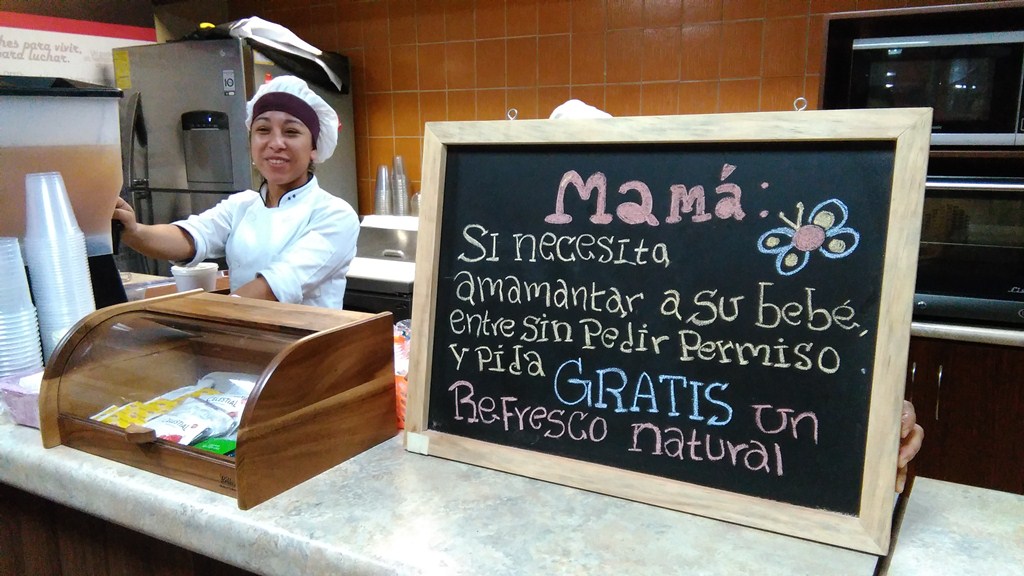 Uno de los cafés y restaruantes que se unieron a la campaña prolactancia es El Rinconcito Bristo, zona 1. (Foto Prensa Libre: Rosa María Bolaños)