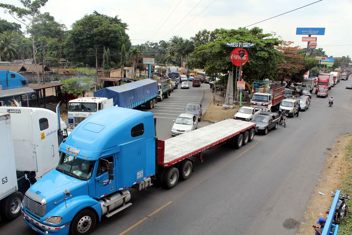 La DGT confirmó las nuevas regulaciones al transpote pesado. (Foto Prensa Libre: Hemeroteca PL)