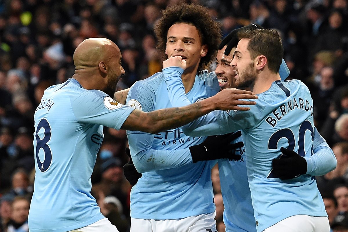 El Manchester City superó sin mayores sobresaltos al Éverton y vuelve al liderato de la liga inglesa. (Foto Prensa Libre: AFP)