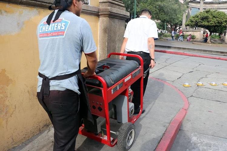 Comerciantes mantienen listas las plantas de energía a diésel en caso de un apagón. (Foto Prensa Libre: Hemeroteca PL)