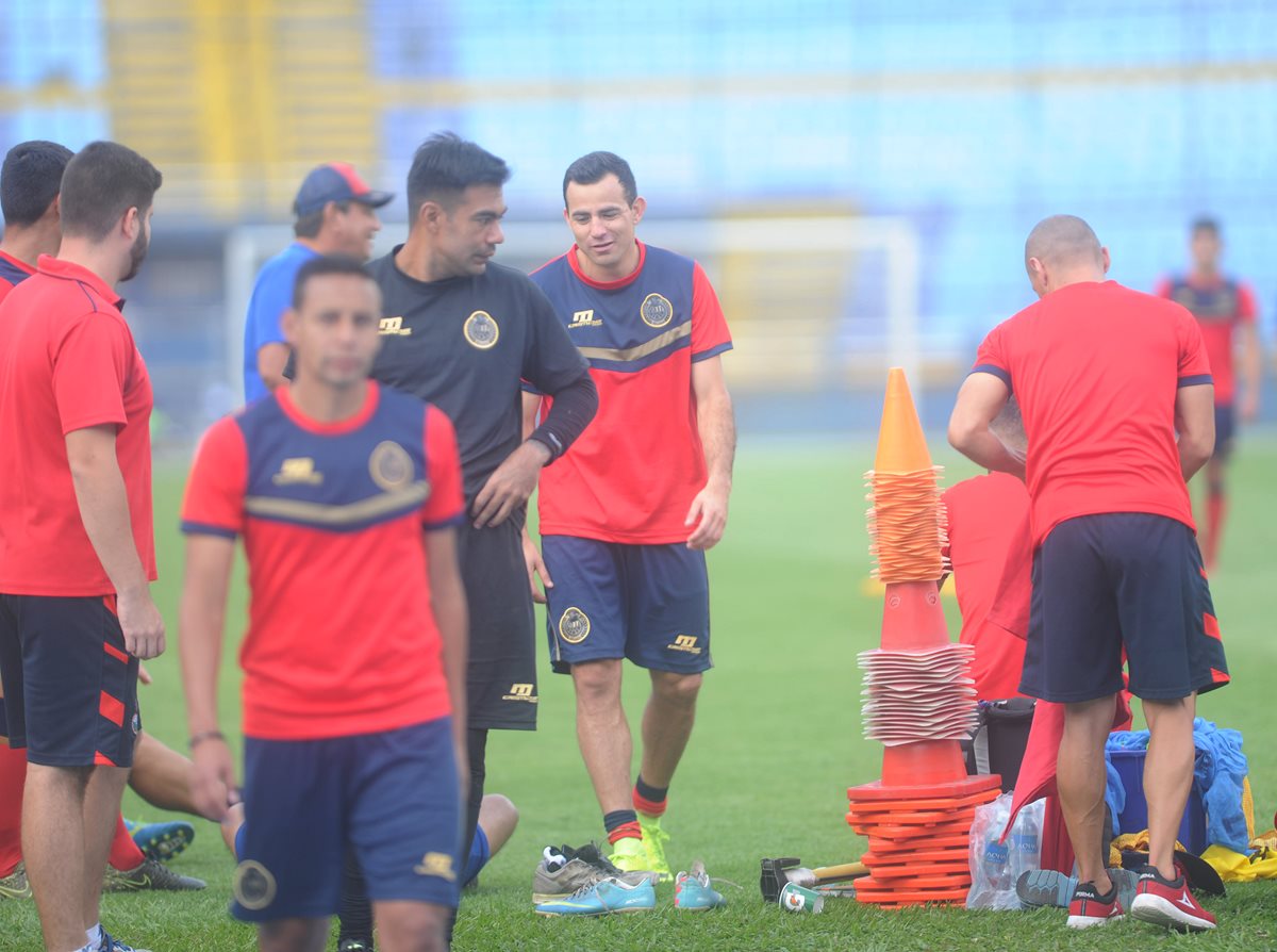 Marco Pappa debutará como titular en el clásico contra Comunicaciones a las 20 horas en el estadio Doroteo Guamuch Flores. (Foto Prensa Libre: Edwin Fajardo)