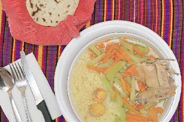 Caldo de Gallina, comida guatemalteca.(Foto Prensa Libre: Erlie Castillo)<br _mce_bogus="1"/>