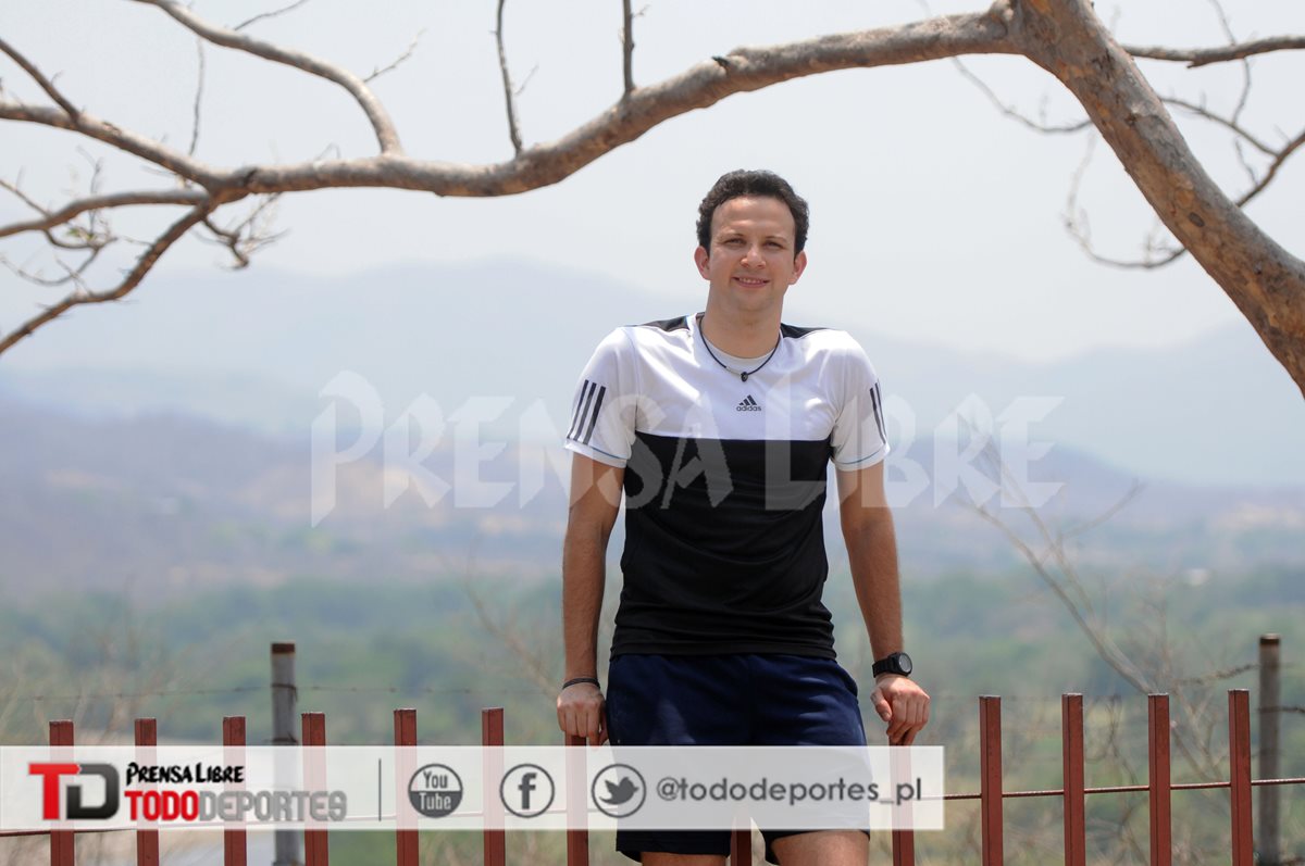 Kevin Cordón posa para las cámaras de TodoDeportes en el Complejo Deportivo de Zacapa. (Foto Prensa Libre: Fernando López)