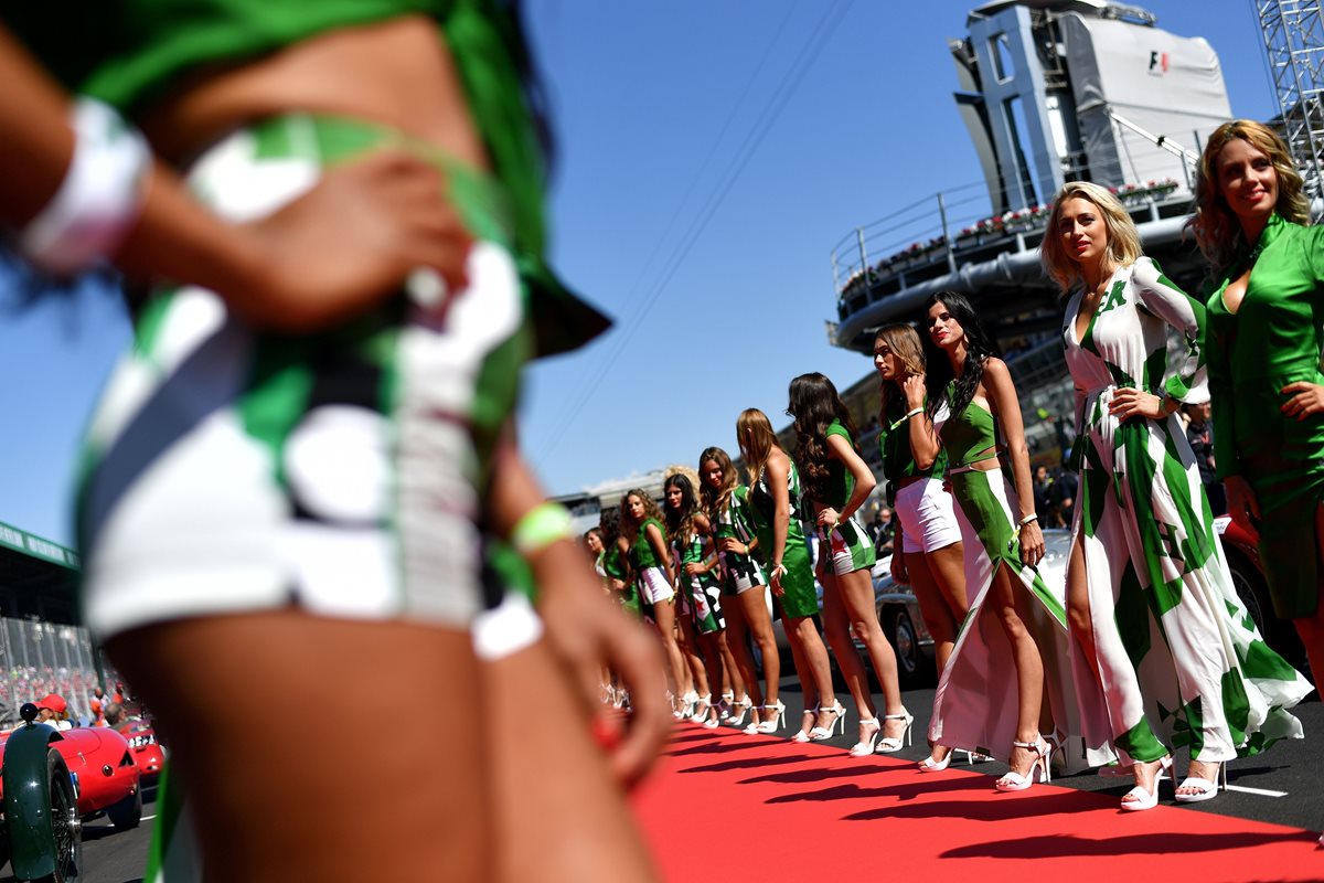 Las Grid Girls ya no serán parte de la Fórmula 1 a partir de la temporada 2018. (Foto Prensa Libre: AFP)