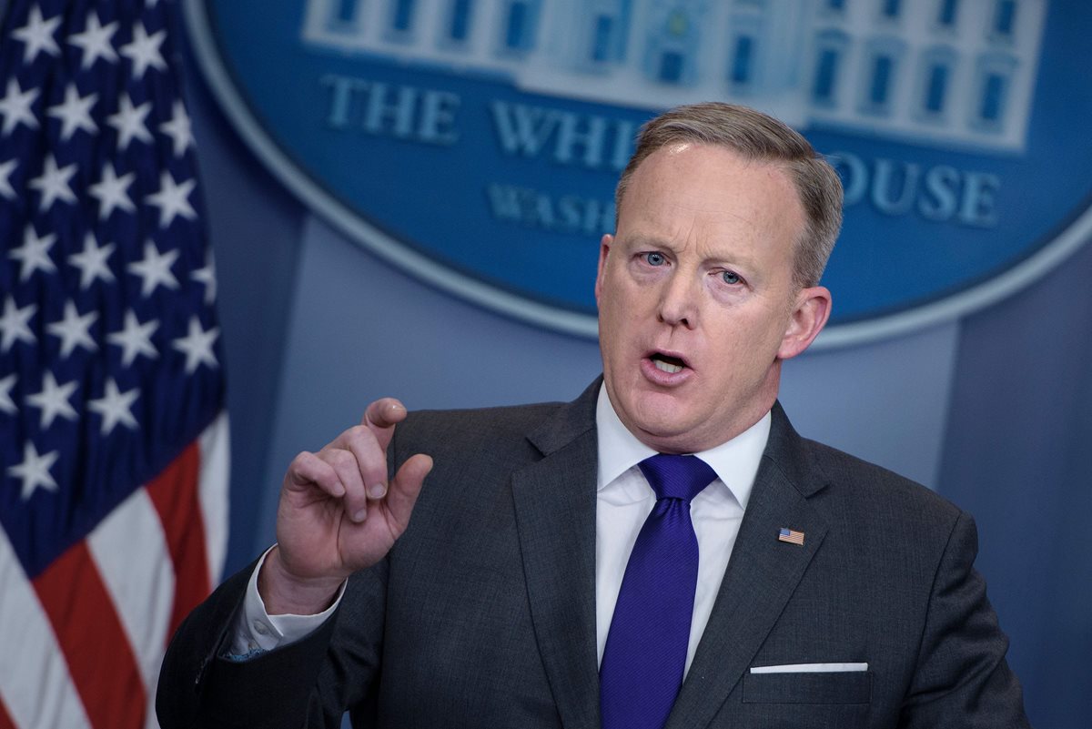 Sean Spicer, portavoz presidencial en conferencia de prensa diaria. (Foto Prensa Libre: AFP).