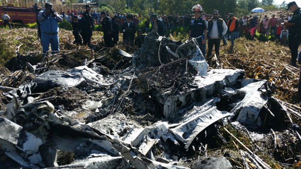 Lugar donde se accidentó la avioneta en San Andrés Xecul, Totonicapán. (Foto Prensa Libre: @CBMDEPTAL)