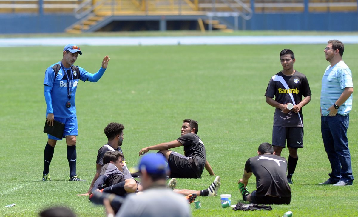 Rigoberto Gómez llegó a Comunicaciones en 1999, jugó 16 torneos de Liga y uno de Copa. (Foto Prensa Libre: Francisco Sánchez).