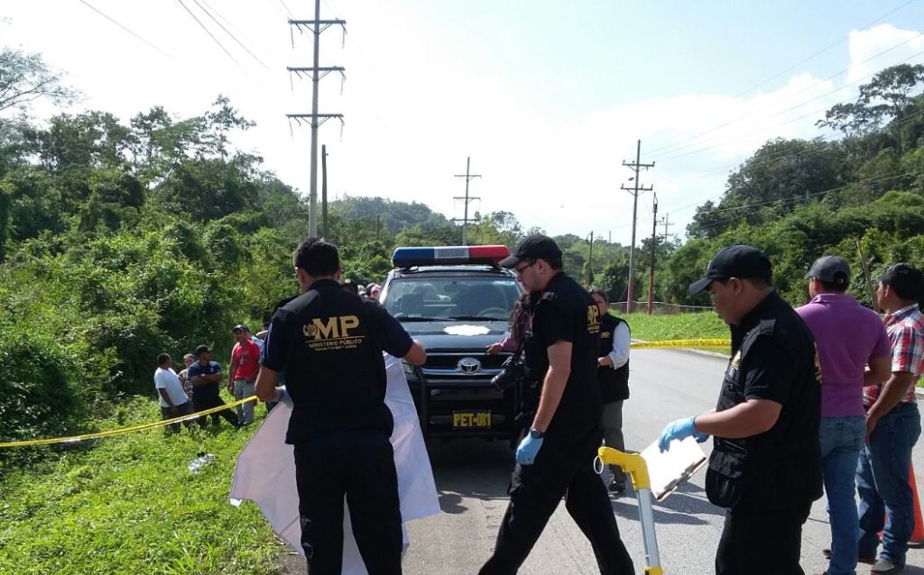 Lugar donde fue localizado el cadáver de Jorge Carlos Alcaraz, en Santa Ana, Petén. (Foto Prensa Libre: Rigoberto Escobar).