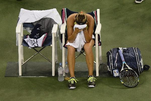 Victoria Azarenka no pudo sostener su ventaja y perdió la final del Grand Slam. (Foto Prensa Libre: EFE)