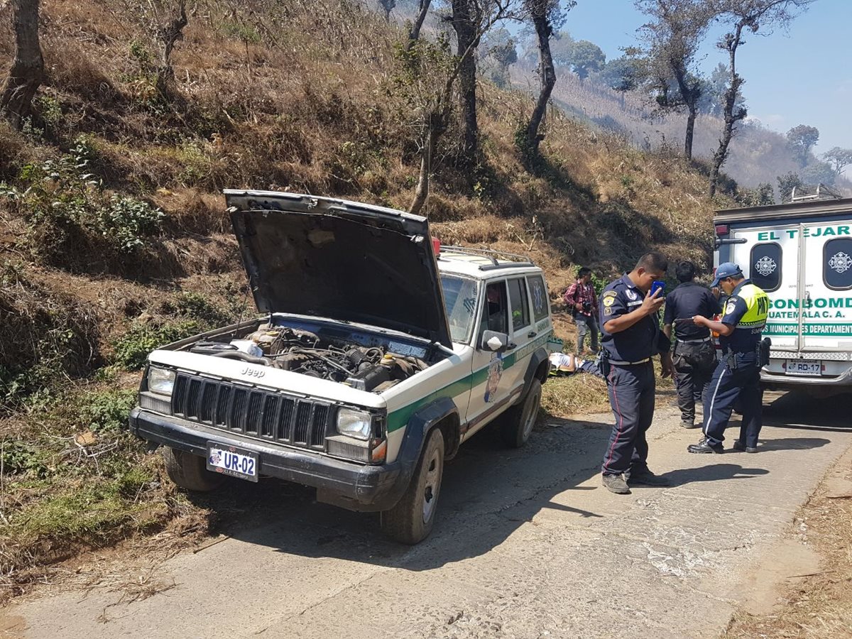 Tres bomberos fueron víctimas de asalto al haber recibido falsa alarma. (Foto Prensa Libre: Cortesía Bomberos Municipales Departamentales)