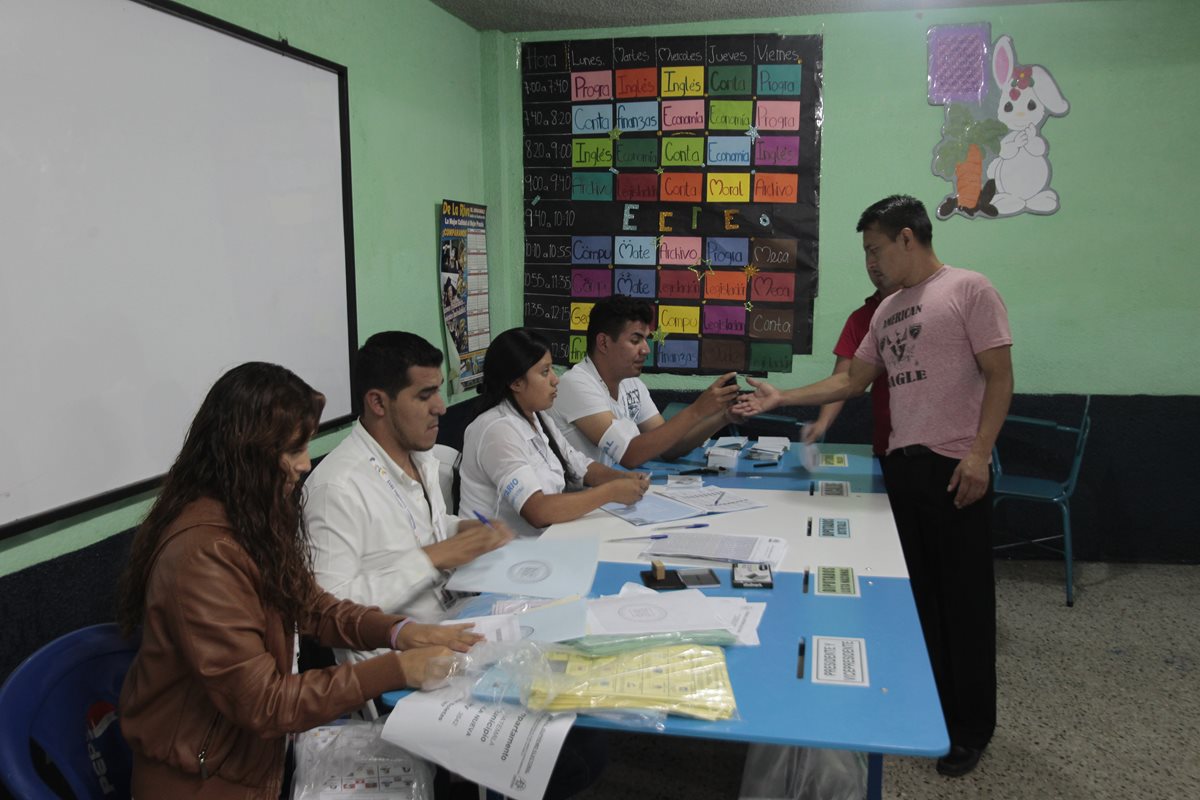 Partidos políticos se preparan para convencer a los electores. (Foto Prensa Libre: Hemeroteca PL)