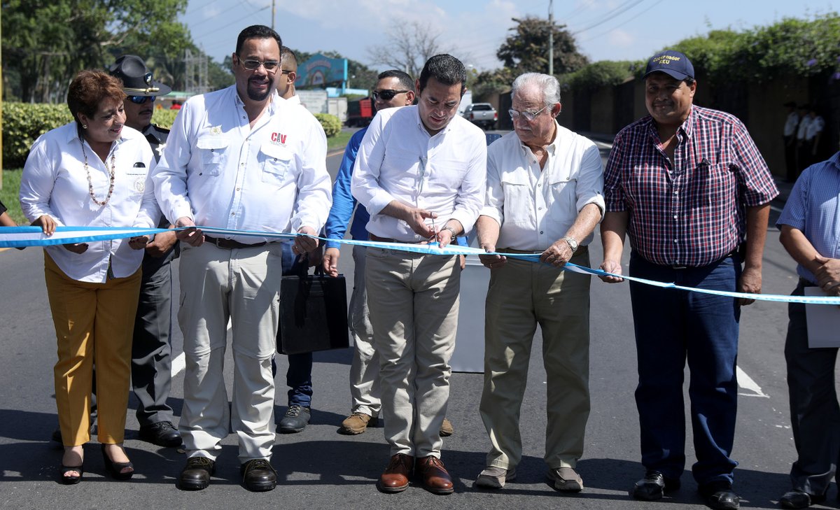 El presidente Jimmy Morales inauguró este jueves la carretera Cito Zarco dónde criticó las denuncias de la Contraloría General de Cuentas. (Foto Prensa Libre: Gobierno de Guatemala)