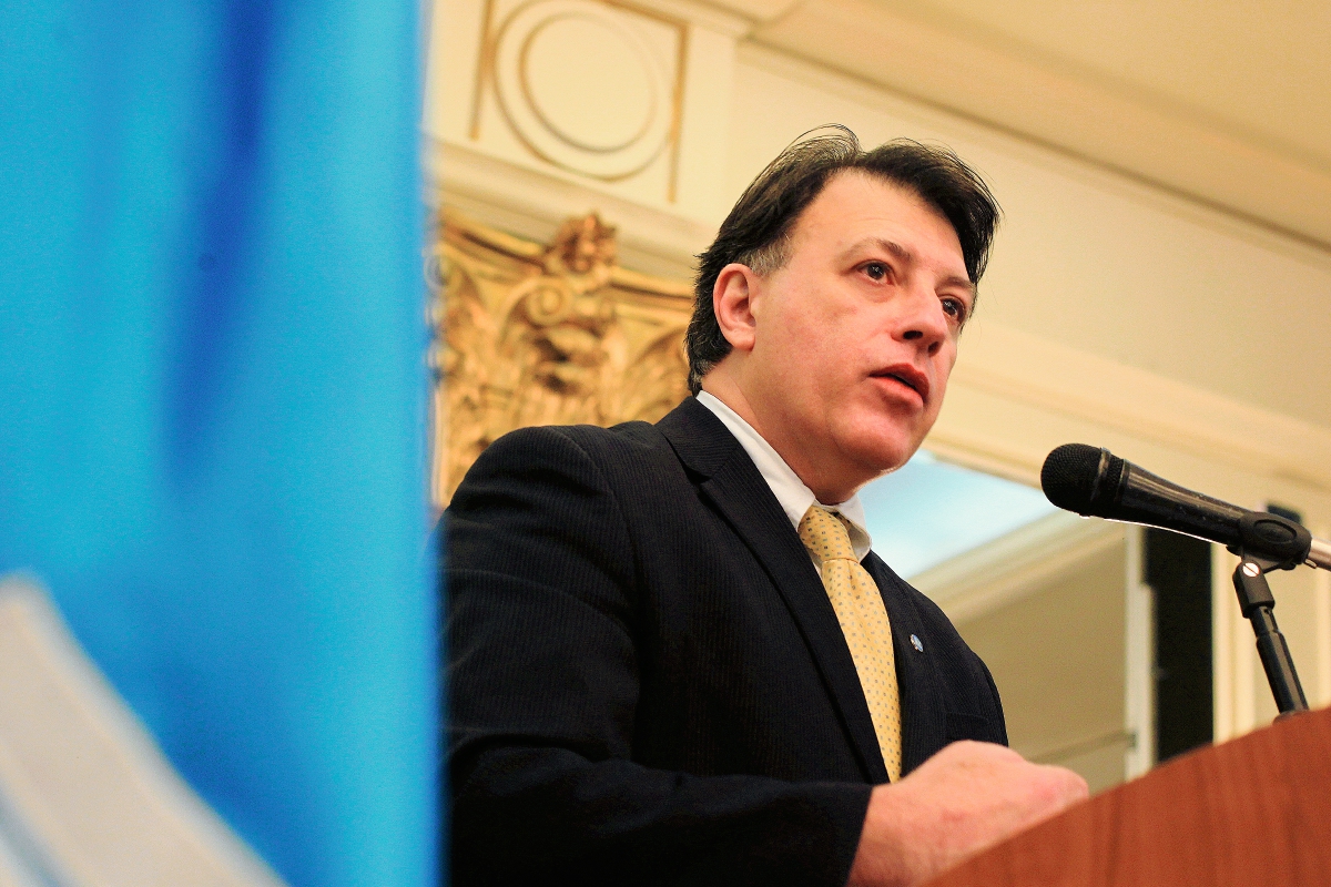 Julio Carranza,  representante de la UNESCO para Guatemala, durante la presentación del Informe de Educación. Foto Prensa Libre: Edwin Bercián