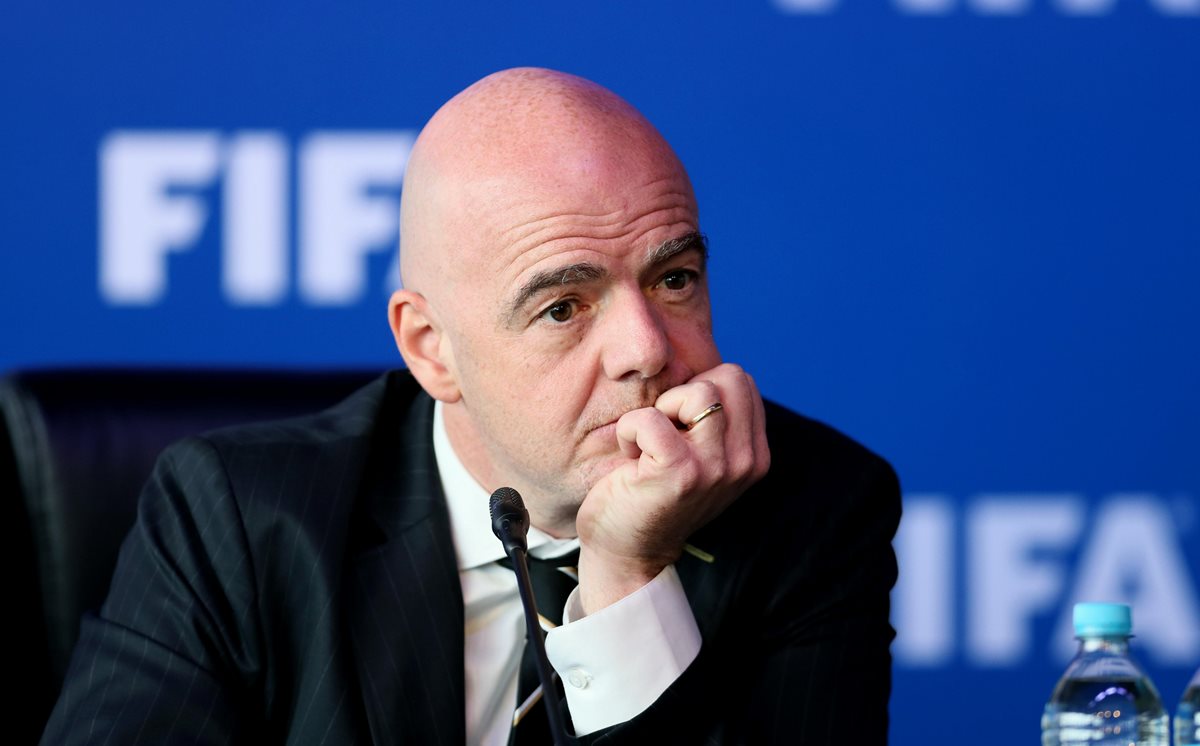 El presidente de la Fifa Gianni Infantino dice se deben cumplir con los estatutos de la Fifa y tene una elección independiente sin la injerencia de gobierno. (Foto Prensa Libre: EFE)