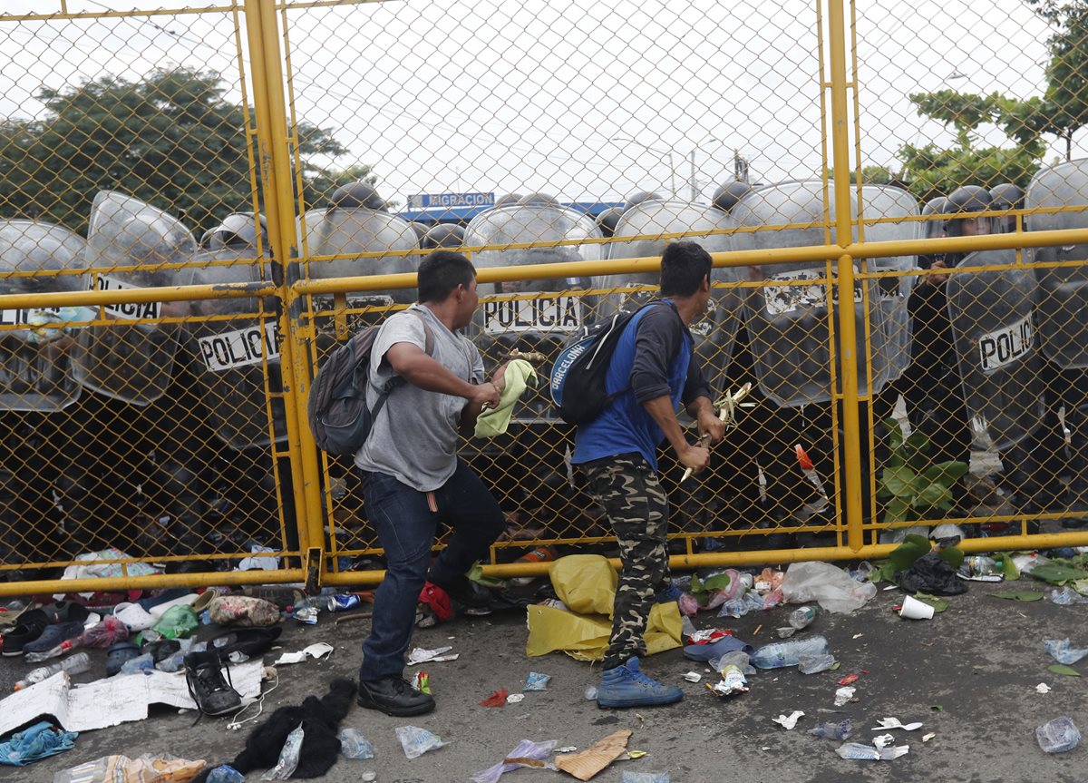 El forcejeo con las autoridades guatemaltecas duró pocos minutos.