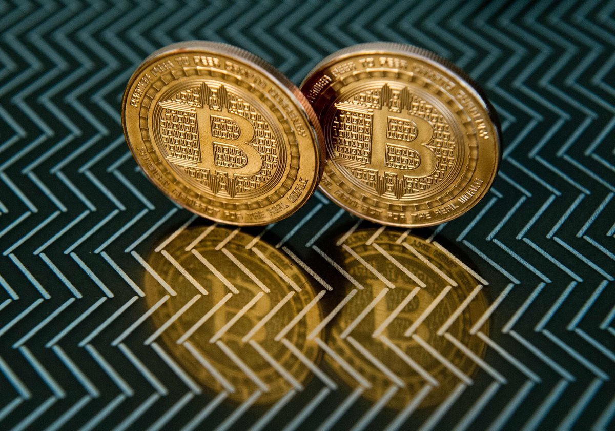 Los inversores aventureros ya han comprado la moneda virtual y Wall Street está sentando las bases para que fluya más riqueza en la criptomoneda. (Foto Prensa Libre: AFP)