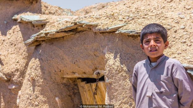 De las aproximadamente 200 casas del casco histórico de Majunik, entre 70 y 80 miden entre 1,5 y 2 metros de altura.