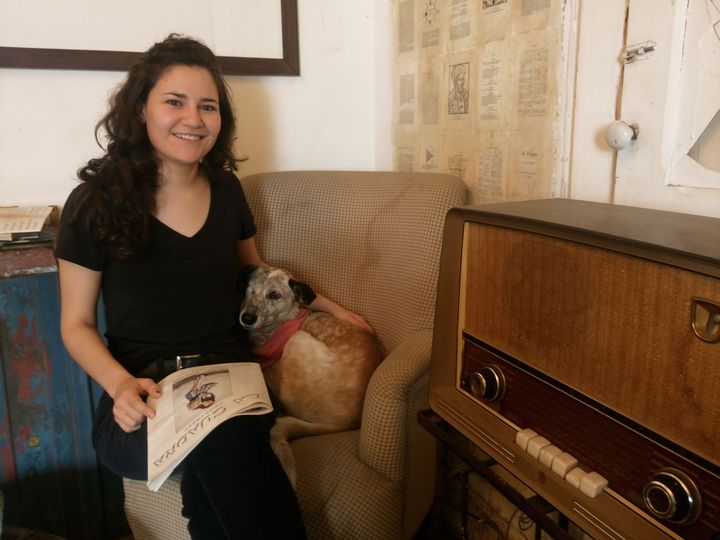 Ha compartido escenario con Gaby Moreno y Rubén Albarrán (Café Tacvba). Su mascota se llama Mosca, la cual adoptó en un refugio. (Foto Prensa Libre: José Luis Escobar).