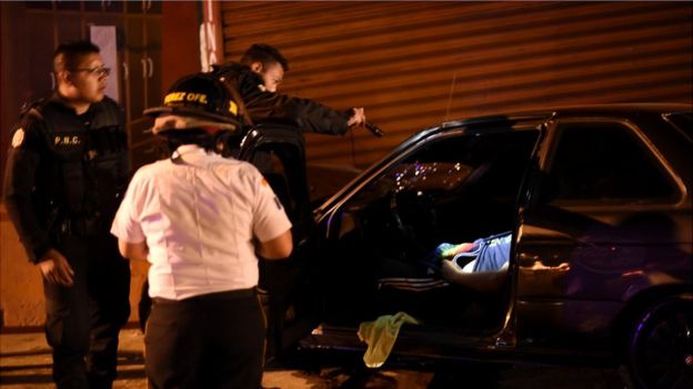 Pandillas han coordinado ataques contra las fuerzas de seguridad. (Foto Prensa Libre: AFP/Johan Ordoñez)