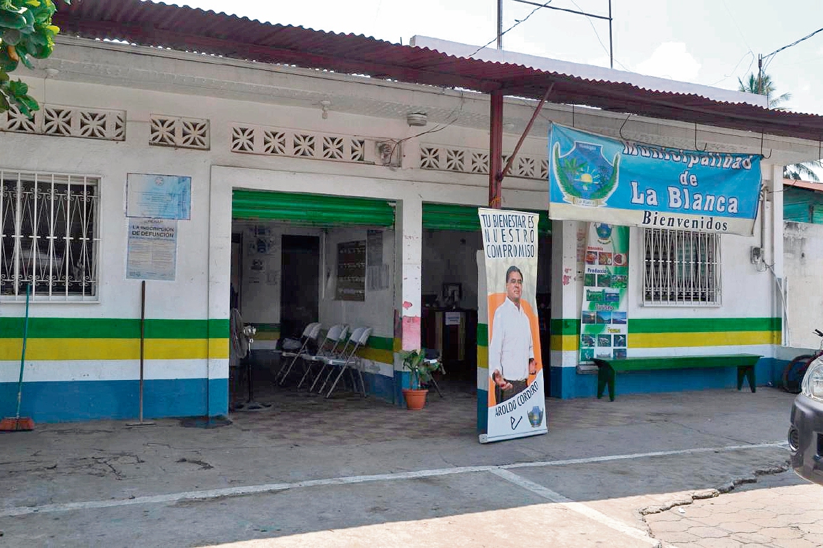 La sede  municipal de La Blanca funciona en un vivienda particular por la cual se paga alquiler, porque el Concejo no construye sede propia. (Foto Prensa Libre: Édgar Octavio Girón)