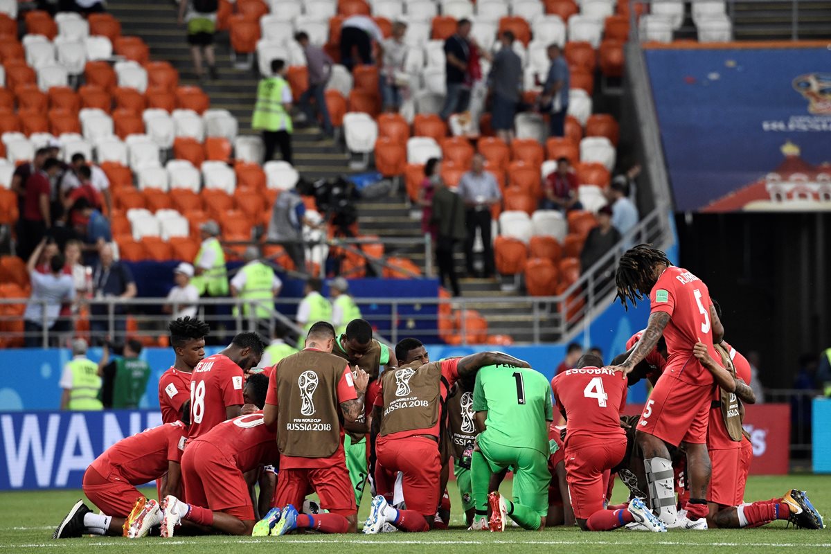 Los panameños agradecieron a Dios por su primera participación en Rusia 2018. (Foto Prensa Libre: AFP)