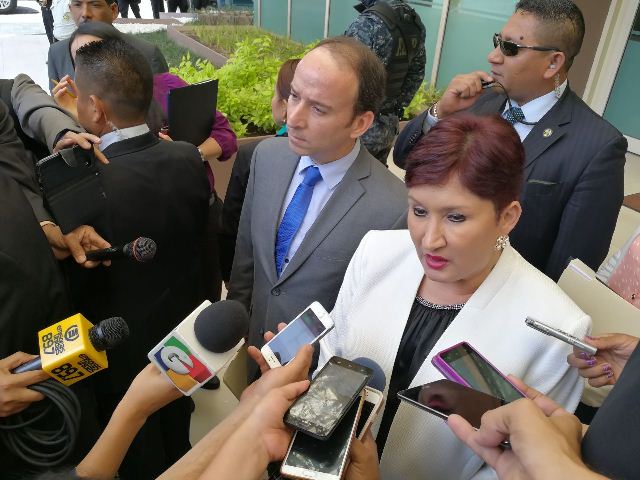 diputados reunidos en un hotel en la zona 10 para buscar acuerdos por reformas a constitucionales. (Foto Prensa Libre: MP)