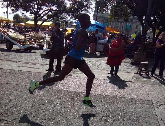 Kipkorir mantuvo su ritmo durante la competencia y fue inalcanzable para los guatemaltecos. (Foto Prensa Libre: Norvin Mendoza)