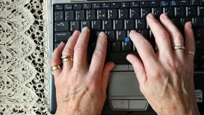 Los mayores de 55 están llenando las filas de usuarios de Facebook. GETTY IMAGES