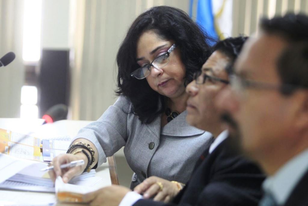 La jueza Jisela Reinoso durante la continuación del debate por enriquecimiento ilícito. (Foto Prensa Libre Edwin Bercián)
